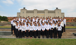 集团合拍“全家福”