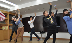 年会临近排练忙