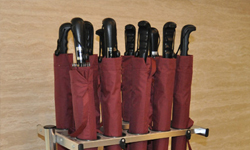 募捐爱心伞，倡导公益互助精神