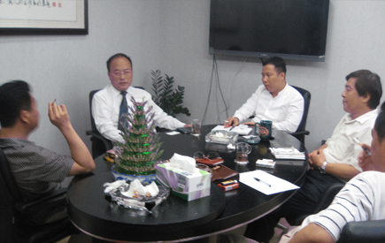 齐鲁汽车董事长与中资碳科技投资刘主任莅临本公司参观指导