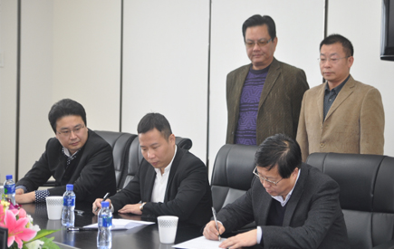 集团与镇江国资委签署合作备忘录