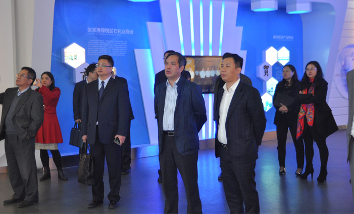 集团高层应邀考察张家港保税区并洽谈项目合作事宜